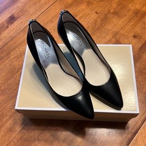 Michael Michael Kors MK-Flex Mid Pump.